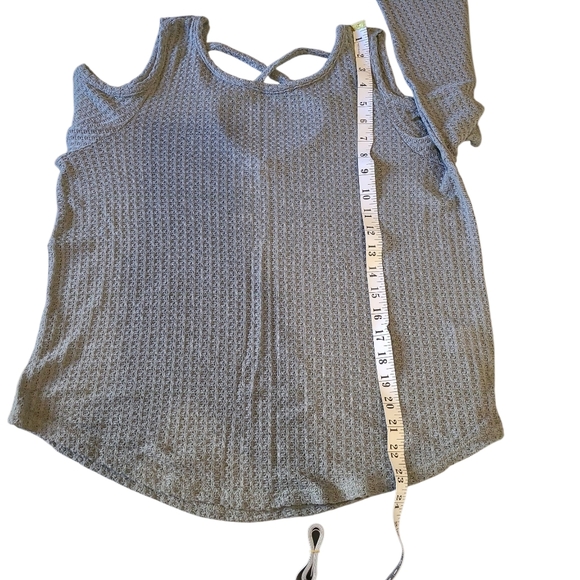Women’s Charlotte Russe Cold Shoulder Waffle Weave L/S Knit Top Large Warm Grey - Picture 9 of 10